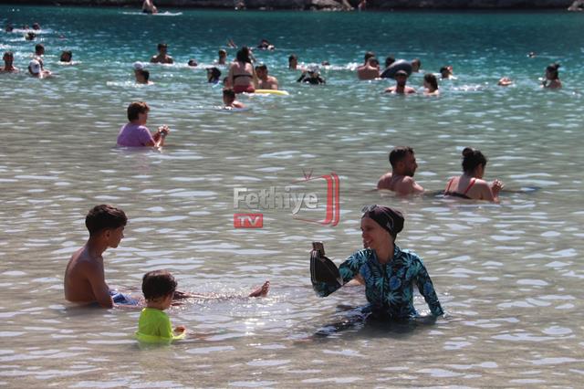 Ölüdeniz Kumburnu Plajı’nda Yoğunluk Sürüyor (12) (Copy)