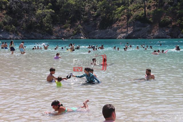 Ölüdeniz Kumburnu Plajı’nda Yoğunluk Sürüyor (7) (Copy)
