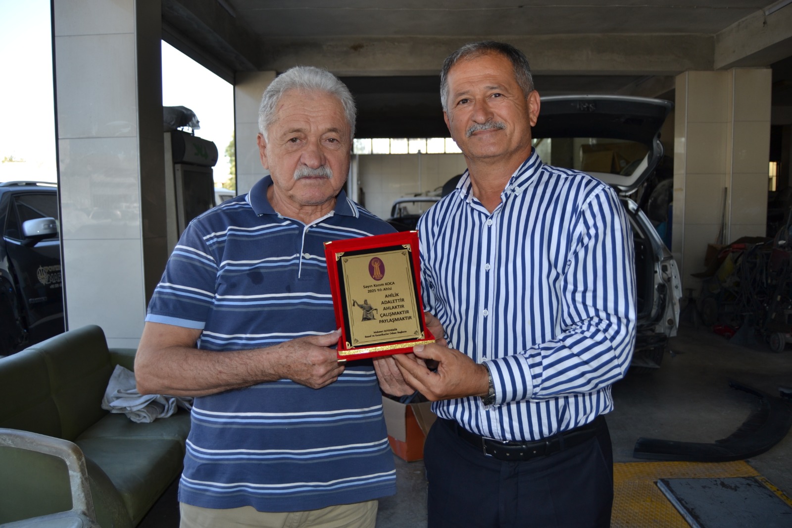 Başkan Soydemir Fethiye'nin En Eski Esnaflarına Teşekkür Plaketleri Sunuyor (1)