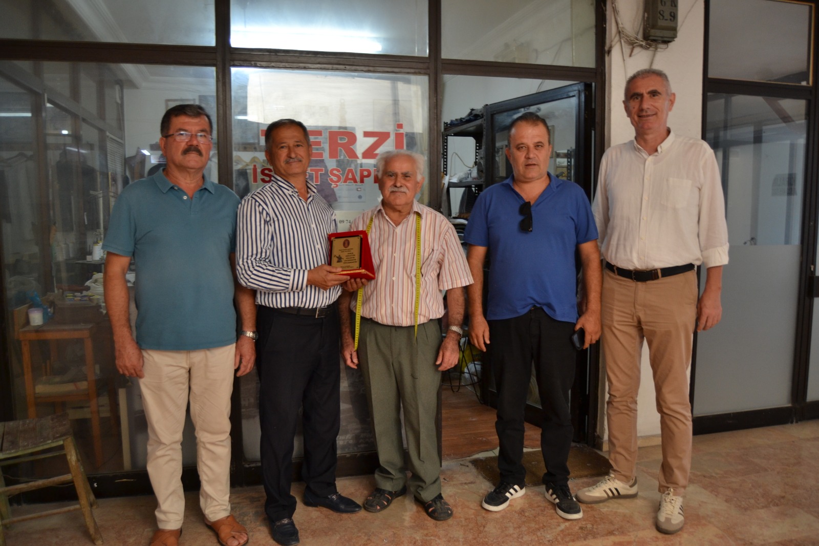 Başkan Soydemir Fethiye'nin En Eski Esnaflarına Teşekkür Plaketleri Sunuyor (2)