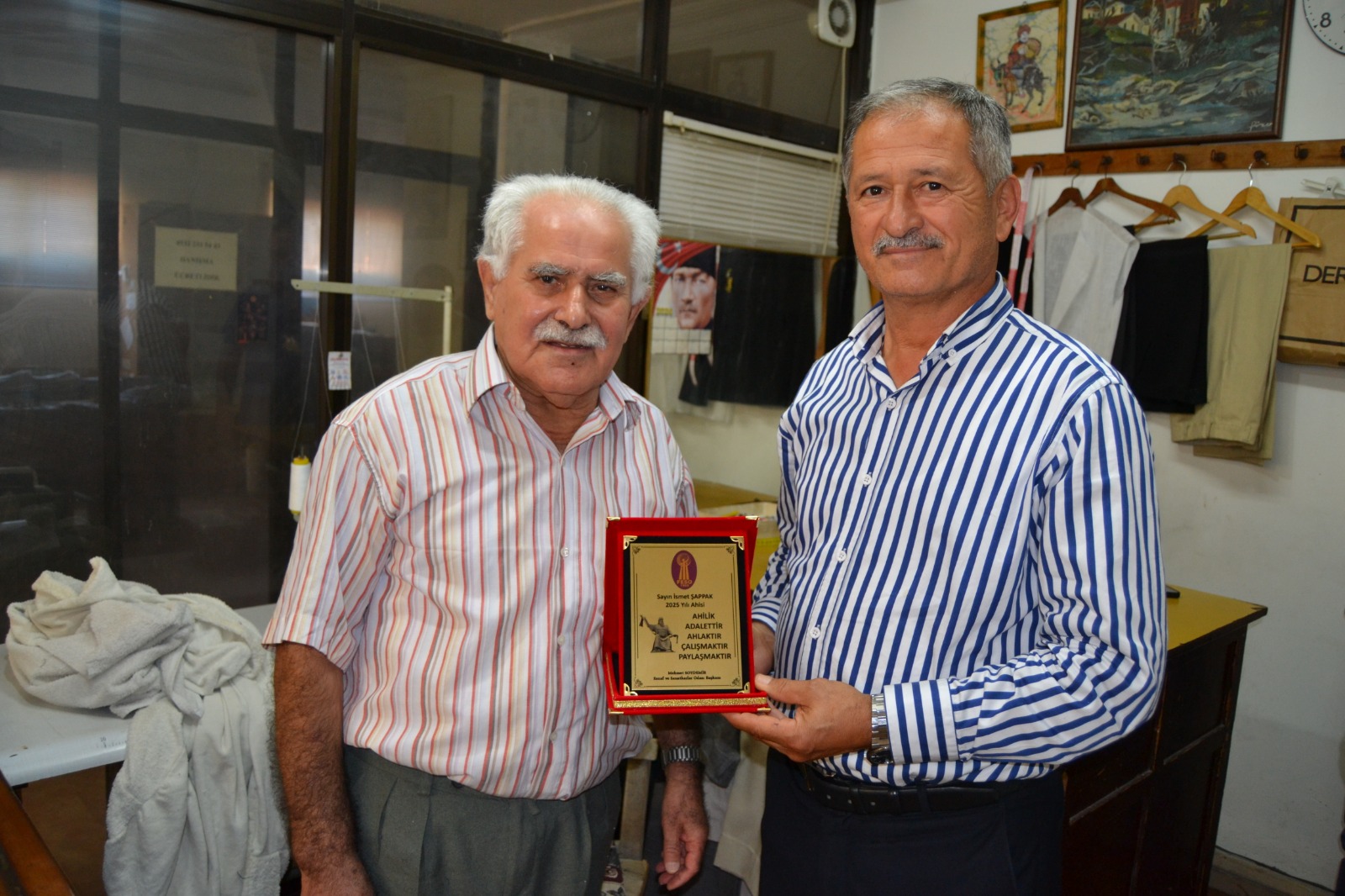 Başkan Soydemir Fethiye'nin En Eski Esnaflarına Teşekkür Plaketleri Sunuyor (4)