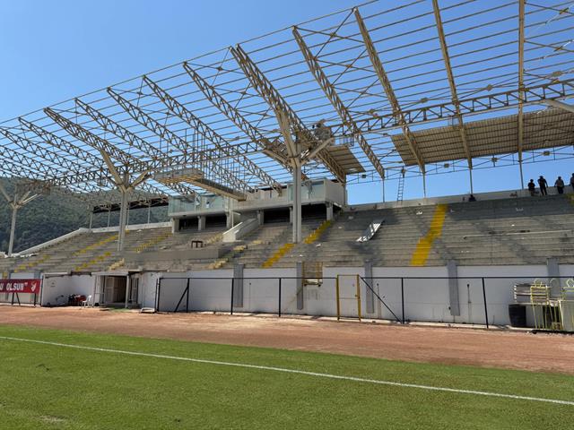 Fethiye Şehir Stadı Betonarme Tribününde Yıkım Başladı (2) (Copy)