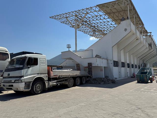 Fethiye Şehir Stadı Betonarme Tribününde Yıkım Başladı (5) (Copy)