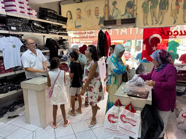 Fethiye’de Okul Kıyafeti Alışverişi Telaşı Başladı (8) (Copy)