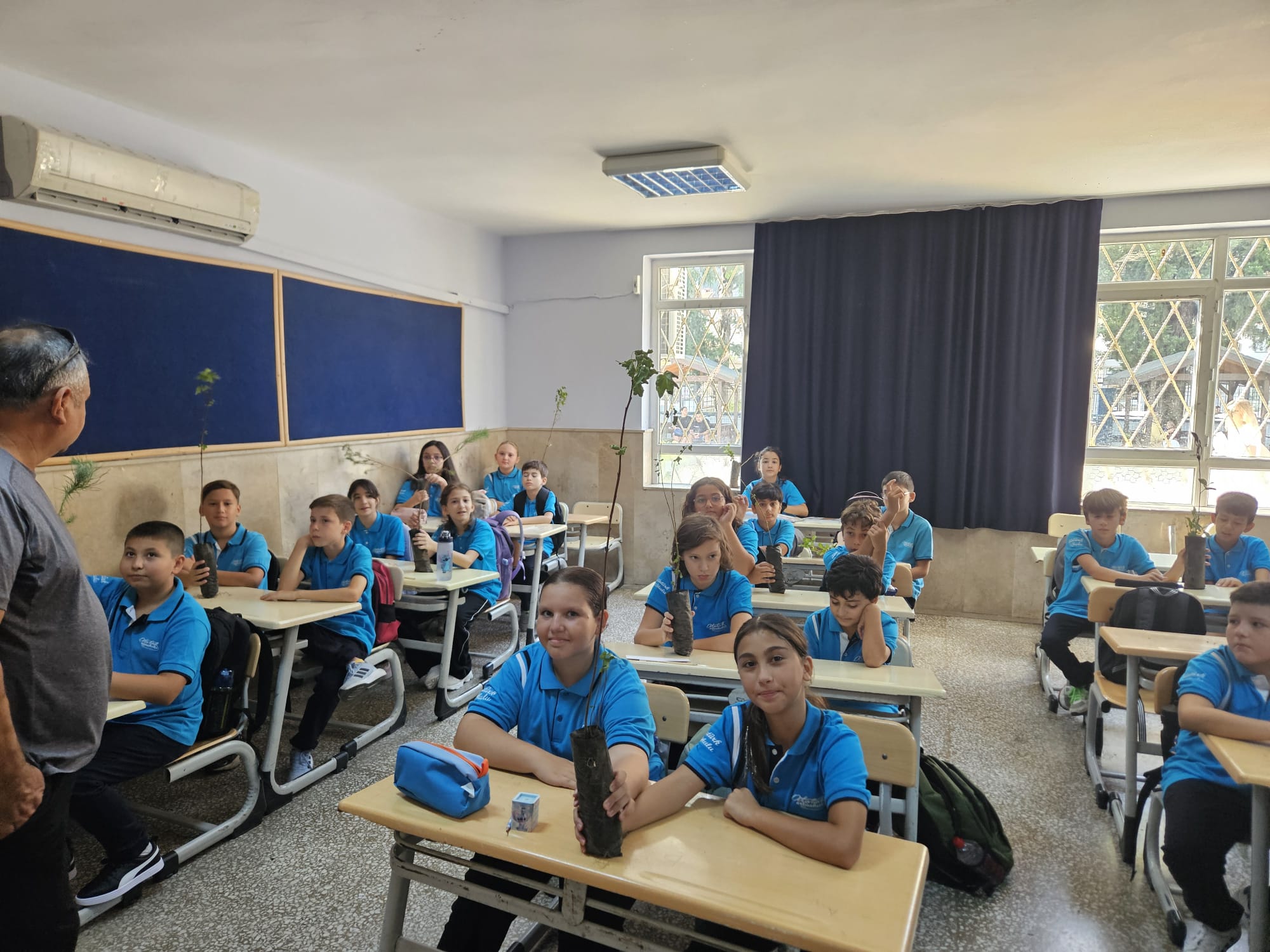 Fethiye’de Yeni Öğrencileri Fidanla Karşıladılar (4)