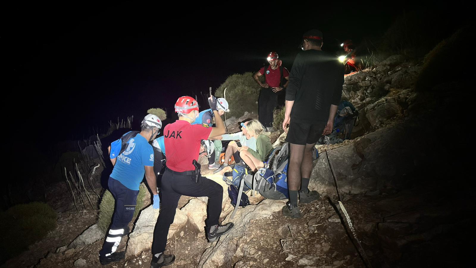 Likya Yolu’nda Mahsur Kalan 3 Kişiyi Jak Ve Umke Ekipleri Kurtardı (4)