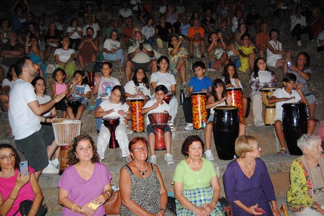 Okay Temiz, Telmessos Antik Tiyatro’da Ritmiyle Büyüledi (8) (Copy)