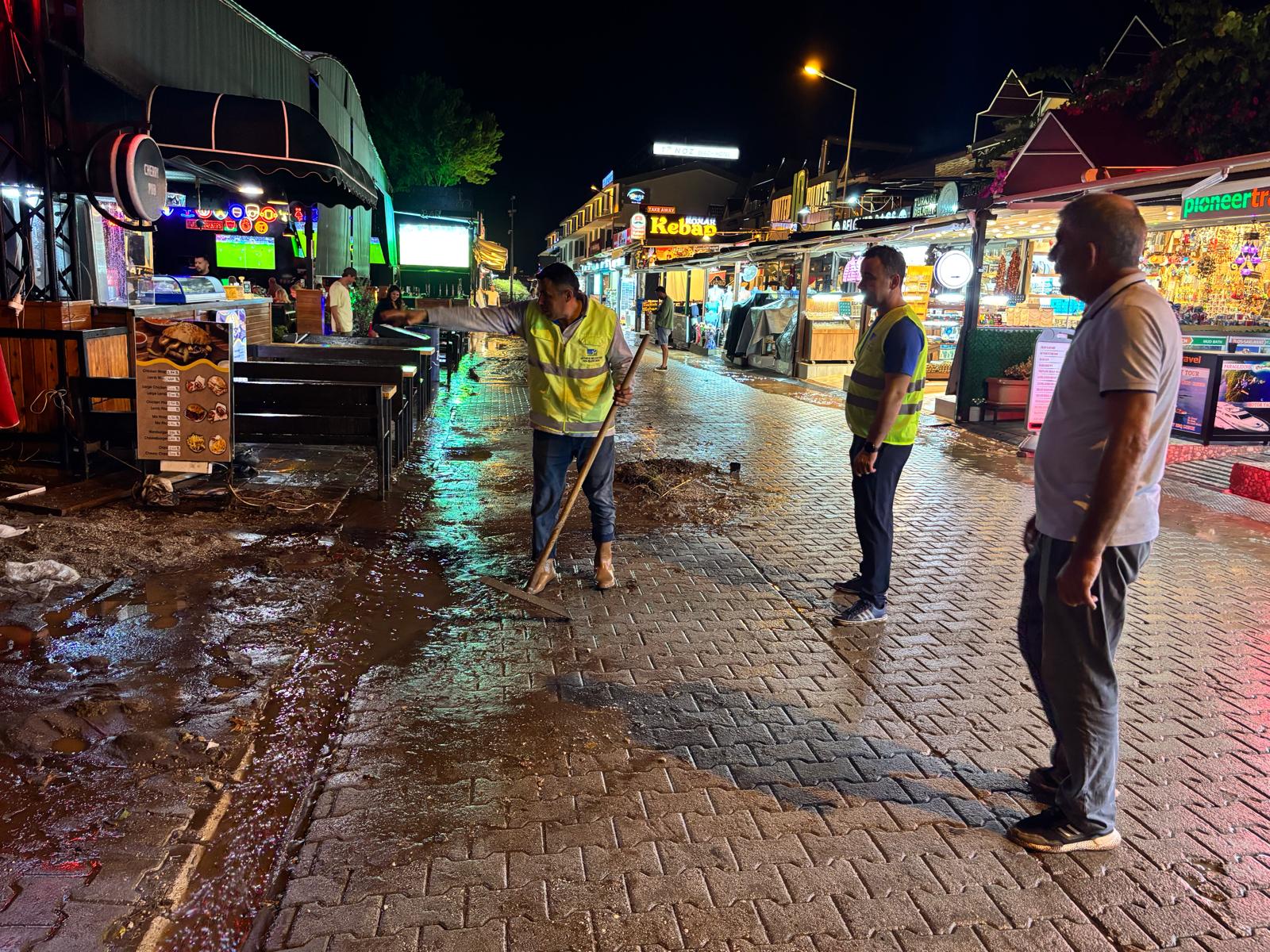 Ölüdeniz’de Yağış Sonrası Temizlik Çalışması (2)