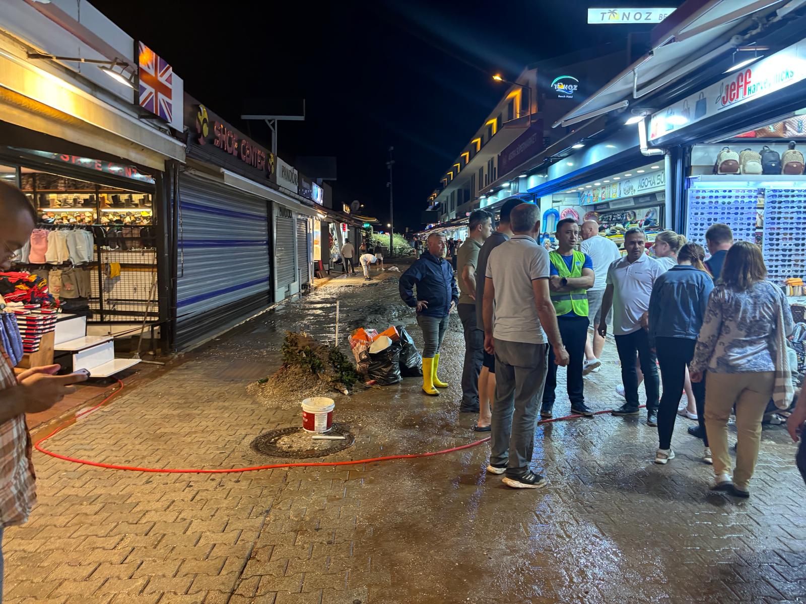 Ölüdeniz’de Yağış Sonrası Temizlik Çalışması (5)