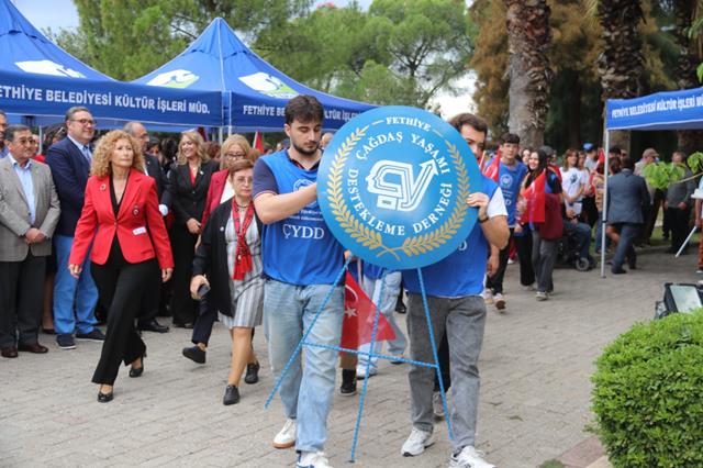 Chp Fethiye’den Cumhuriyet Meydanı’nda Alternatif Çelenk Töreni (5) (Copy)