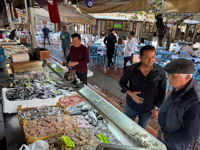 Fethiye Balık Hali’nde Kış Balıkları Tezgahları Doldurdu (4) (Copy)