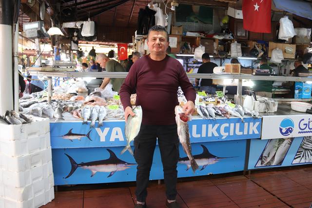 Fethiye Balık Hali’nde Kış Balıkları Tezgahları Doldurdu (8) (Copy)