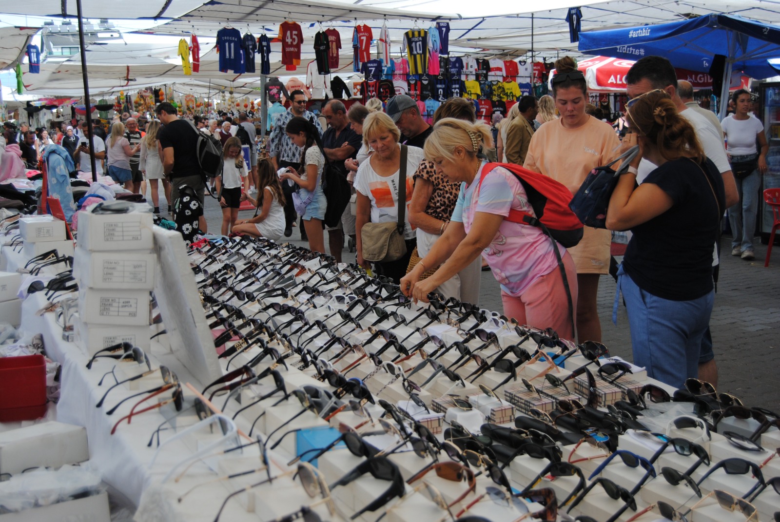 Fethiye’de Ekim Ayında Pazarda Turist Yoğunluğu (6)
