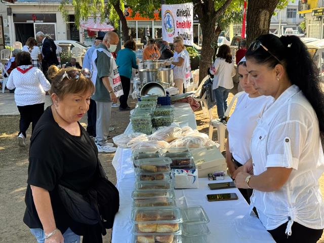 Fethiye’de Emeklilerden “Katkı Ve Destek Kermesi” (4) (Copy)