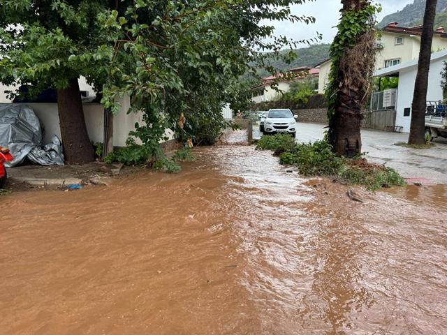 Fethiye’de Kuvvetli Yağış Hayatı Felç Etti (1) (Copy)