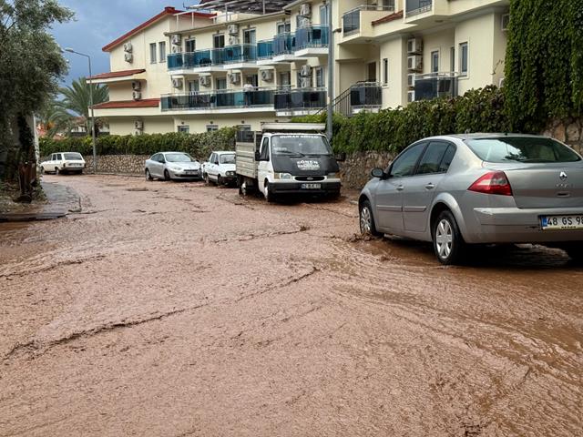 Fethiye’de Kuvvetli Yağış Hayatı Felç Etti (10) (Copy)