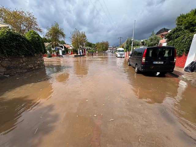 Fethiye’de Kuvvetli Yağış Hayatı Felç Etti (12) (Copy)