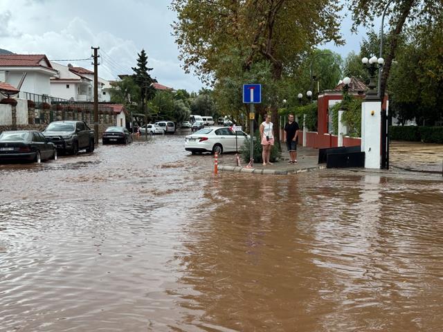 Fethiye’de Kuvvetli Yağış Hayatı Felç Etti (13) (Copy)
