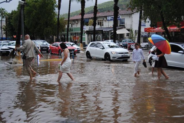 Fethiye’de Turistlere Yağmur Sürprizi (15) (Copy)