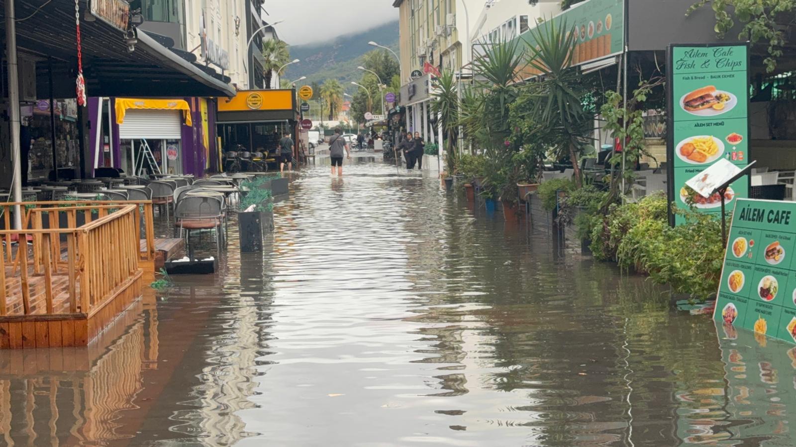 Fethiye’ye 2 Saatte 130 Kilogram Yağış Düştü; İlçe Felç Oldu (2)