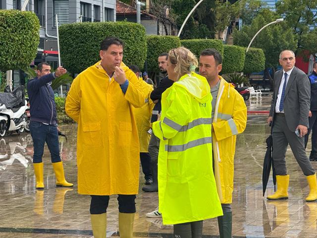 Fethiye’ye 2 Saatte 130 Kilogram Yağış Düştü; İlçe Felç Oldu (5) (Copy)