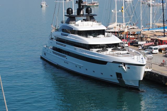 Mega Yat Kd, Fethiye'de 90 Bin Litre Yakıt Aldı (1) (Copy)