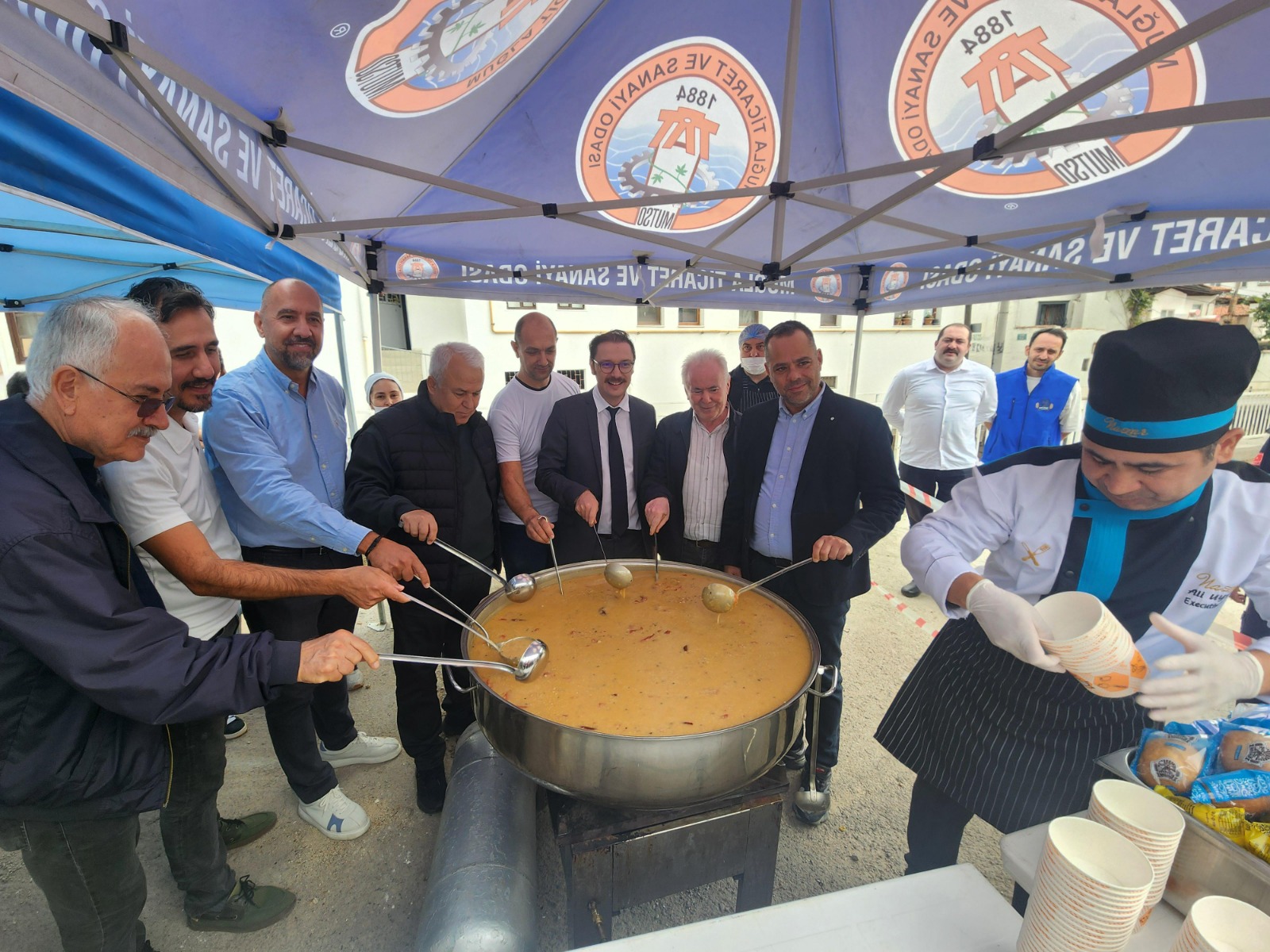 Muğla Tarhana Çorbası Almak İçin Kuyruk Oluşturdular (1)