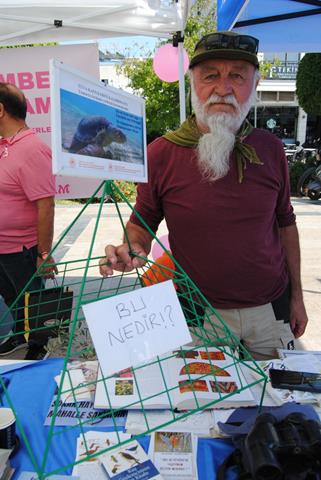 Ömrünü Caretta Caretta Ve Kuşlara Adadı (13) (Copy)