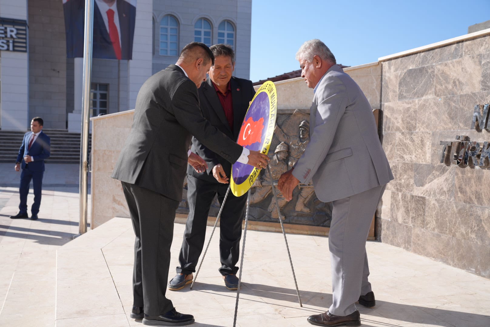 Seydikemerli Muhtarlar Ata’nın Huzuruna Çelenk Sundu (2)