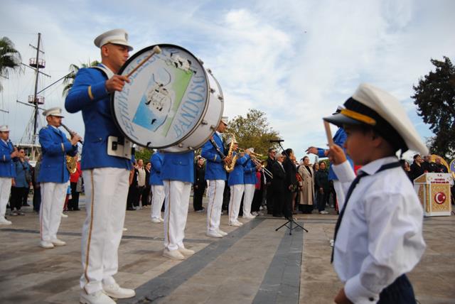 Fethiye'deki Törende Minik Ferhan Orkestraya Şeflik Yaptı (4) (Copy)