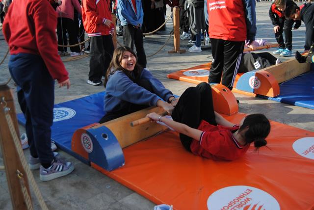 Geleneksel Oyunlar Tırı, Geçmişin Oyunlarını Fethiye'de Öğrencilerle Buluşturdu (17) (Copy)