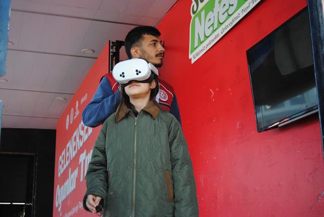 Geleneksel Oyunlar Tırı, Geçmişin Oyunlarını Fethiye'de Öğrencilerle Buluşturdu (19) (Copy)