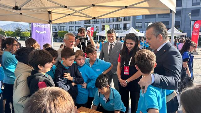 Geleneksel Oyunlar Tırı, Geçmişin Oyunlarını Fethiye'de Öğrencilerle Buluşturdu (4) (Copy)