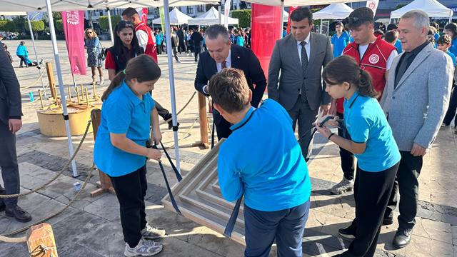 Geleneksel Oyunlar Tırı, Geçmişin Oyunlarını Fethiye'de Öğrencilerle Buluşturdu (7) (Copy)