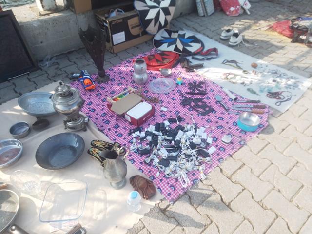 İkinci El Eşya Pazarında Yok Yok (13) (Copy)