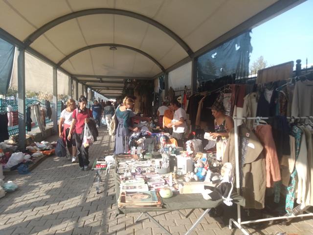 İkinci El Eşya Pazarında Yok Yok (2) (Copy)