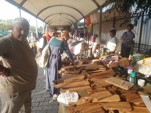 İkinci El Eşya Pazarında Yok Yok (3) (Copy)