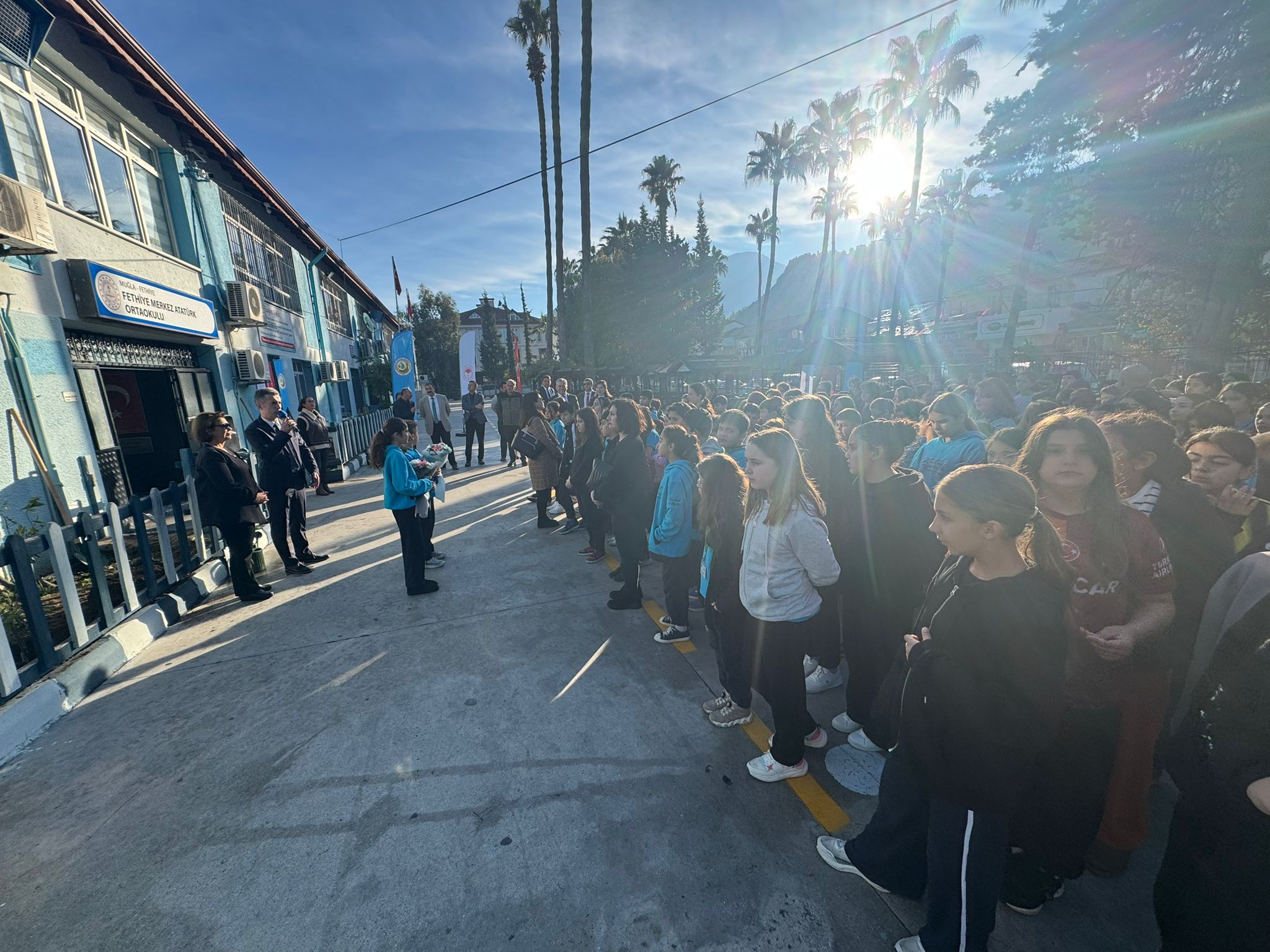 Atatürk Ortaokulu Bahçesine Meyve Ağaçları Dikildi (2)