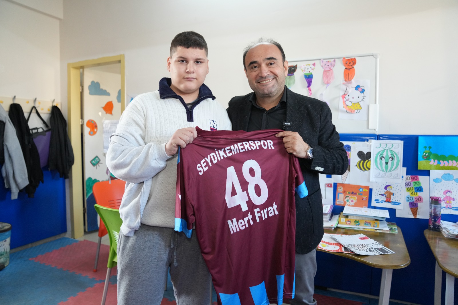 Başkan Akdenizli Özel Eğitim Öğrencilerinin İsteğini Yerine Getirdi (5)