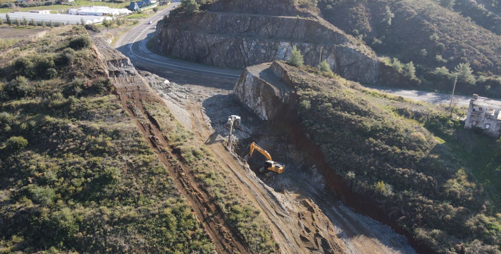 Çalış’ta Tartışma Yaratan Kazı Çalışmasının Yol Yapımı Olduğu Açıklandı (1)