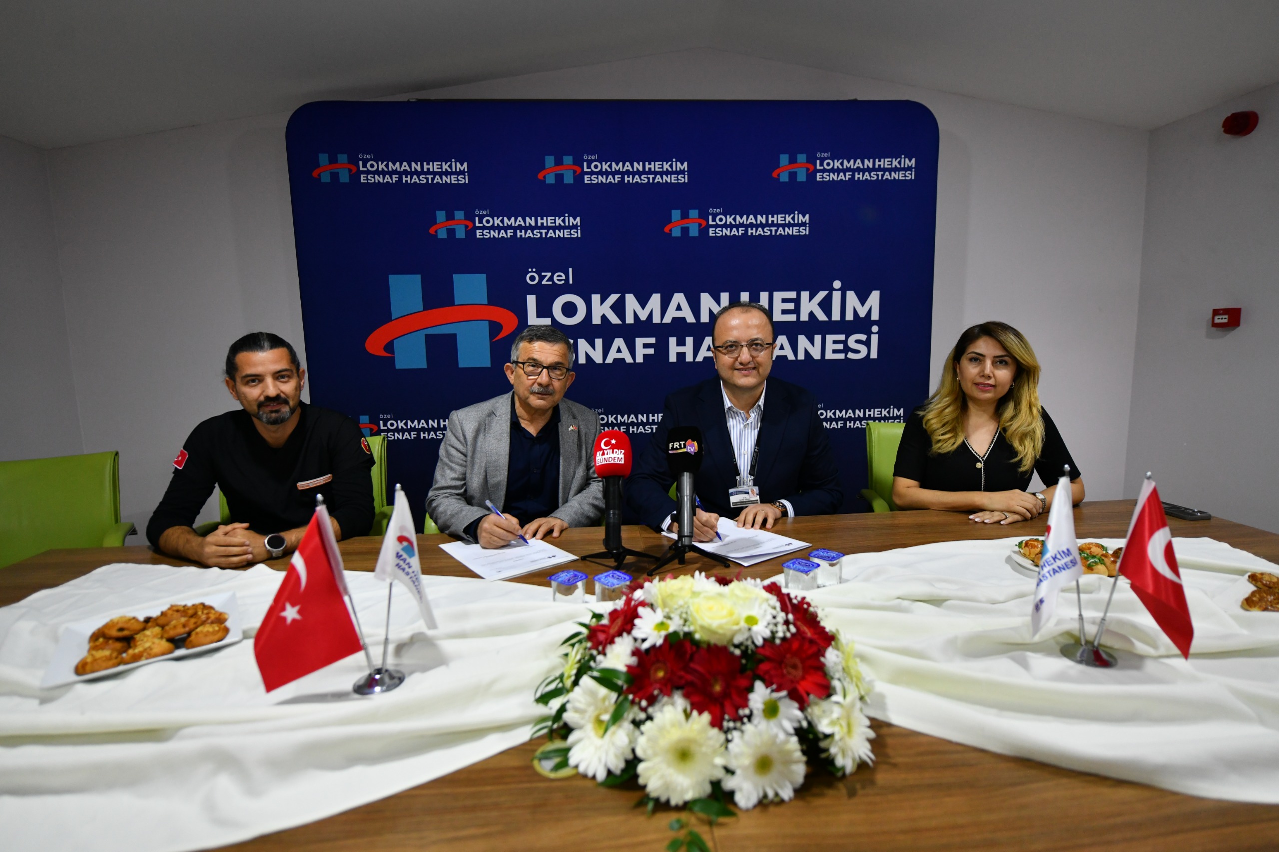 Esnaf Hastanesi’nden Hayvan Bakımevine Mikroskop Desteği (2)