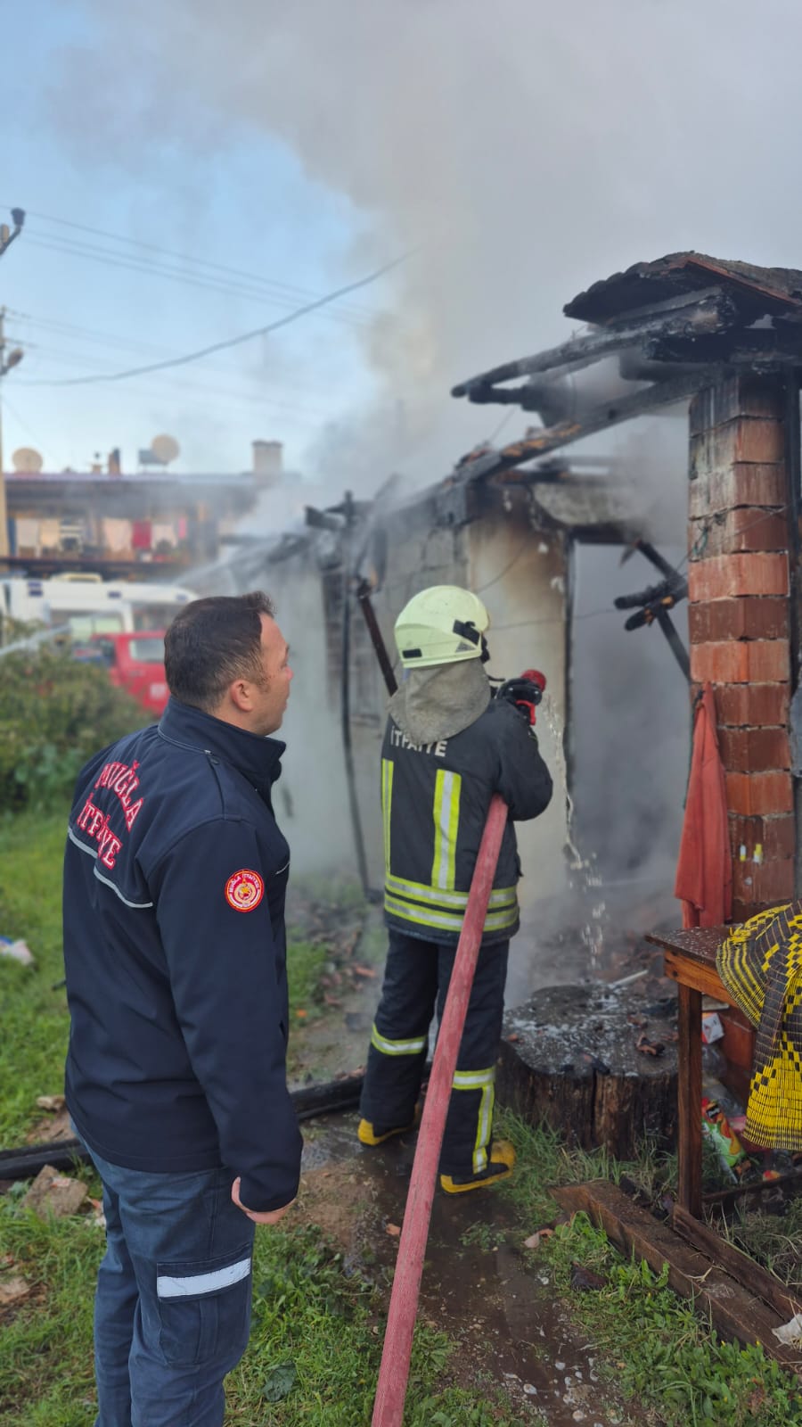 Fethiye’de Ev Yangınında Yaralanan 92 Yaşındaki Nuriye Şahin Hayatını Kaybetti (6)
