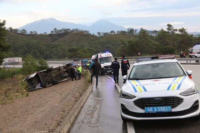 Fethiye’de Minibüs Devrildi 7 Kişi Hafif Yaralandı (17) (Copy)