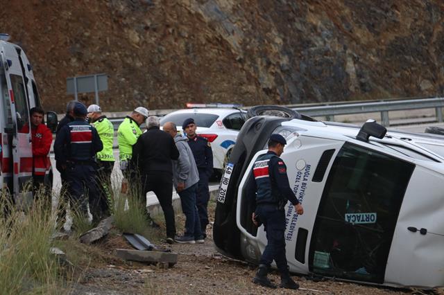 Fethiye’de Minibüs Devrildi 7 Kişi Hafif Yaralandı (4) (Copy)