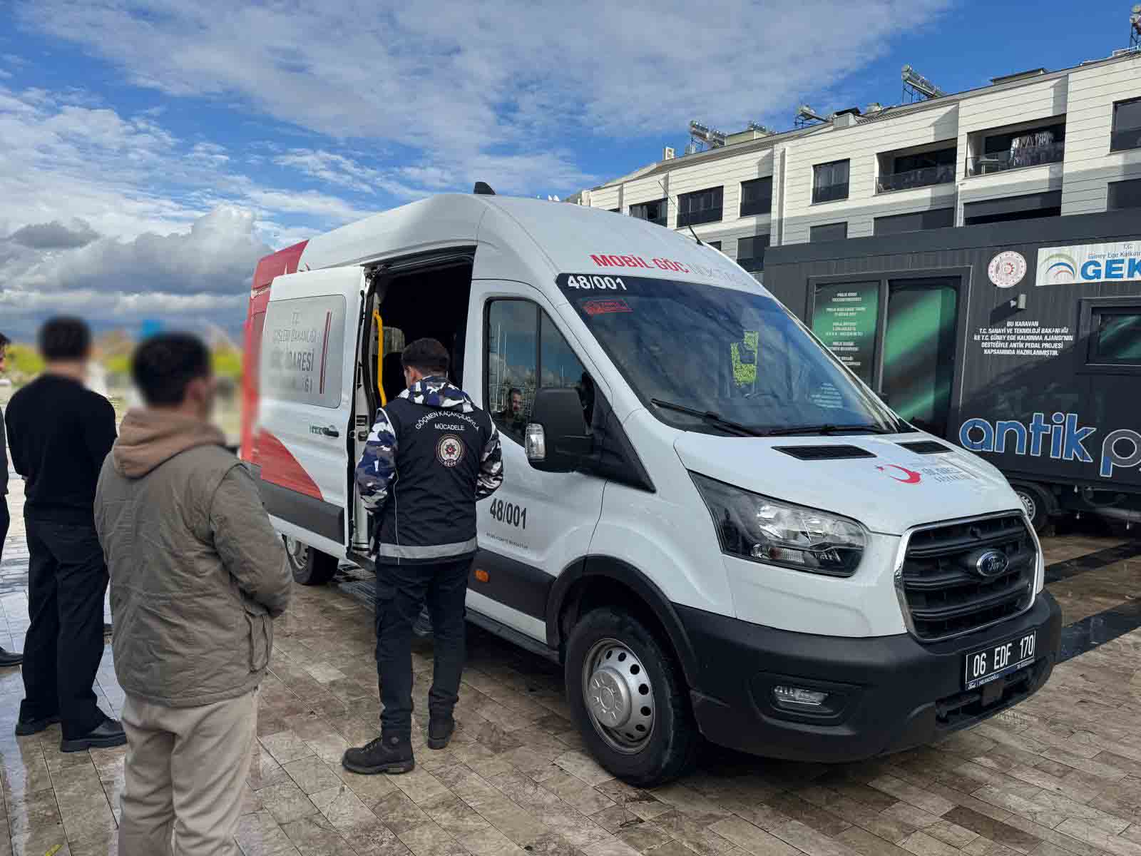 Fethi̇ye’de Yilbaşi Öncesi̇ Yabanci Uyruklulara Yöneli̇k Deneti̇mler Sürüyor (3)