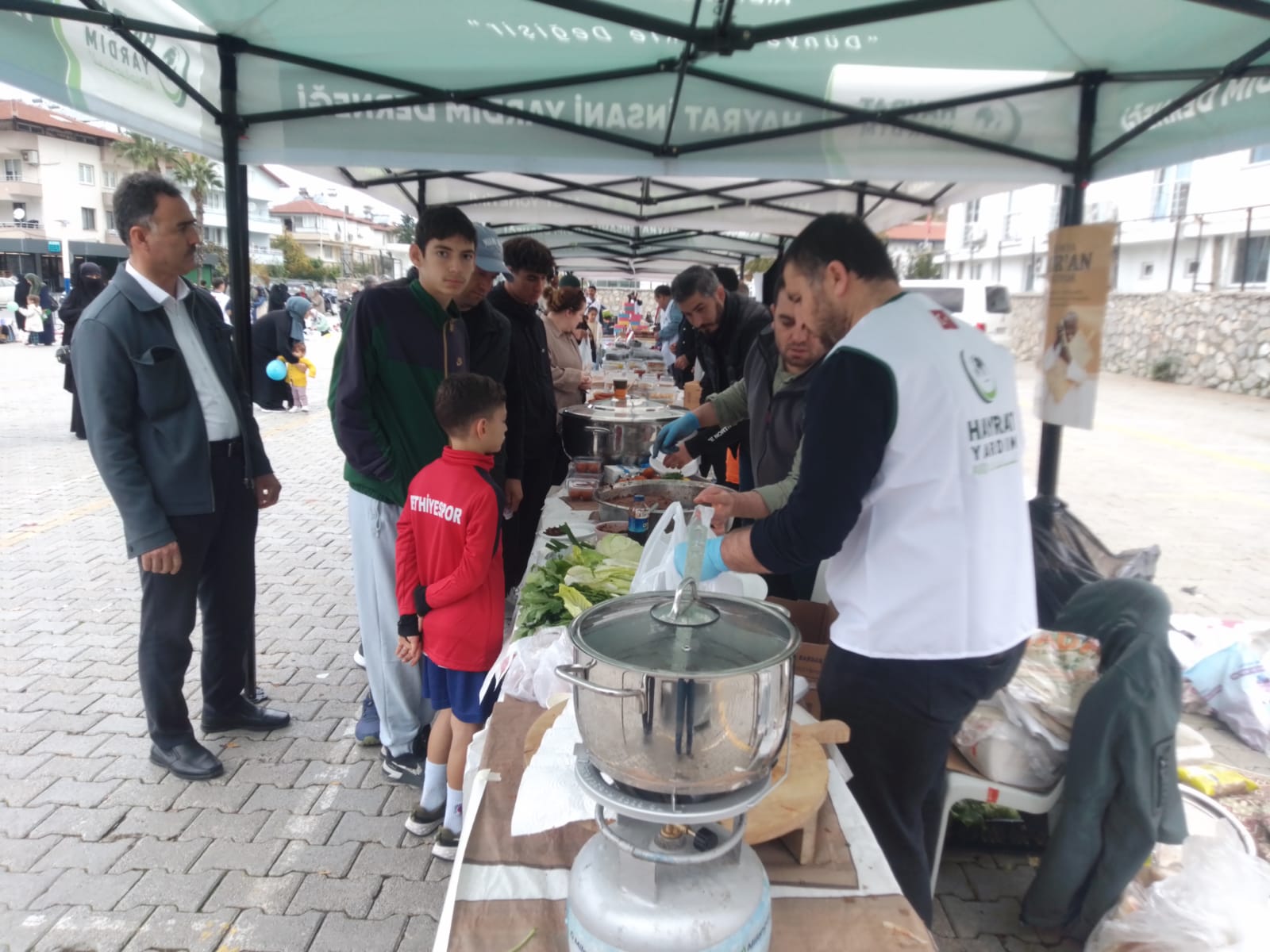 Gazze Yararına Yapılan Kermese Büyük İlgi Oldu (6)
