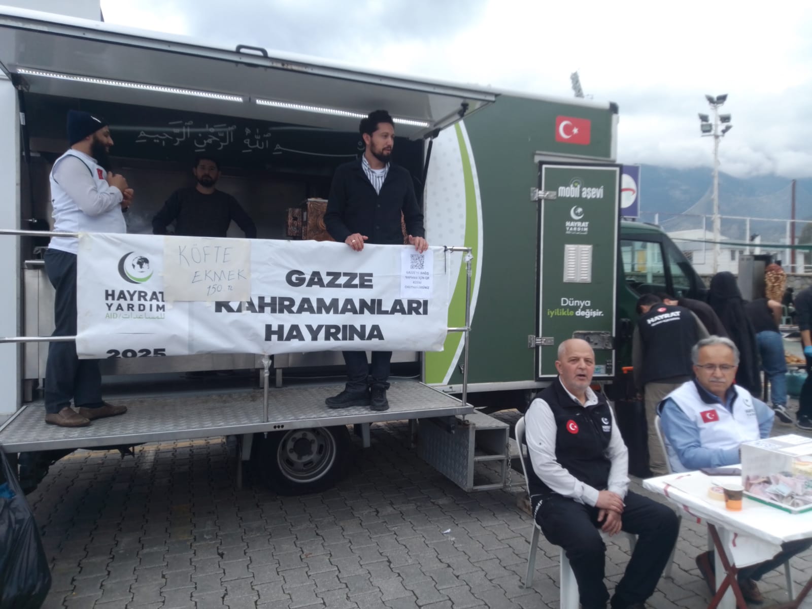 Gazze Yararına Yapılan Kermese Büyük İlgi Oldu (7)