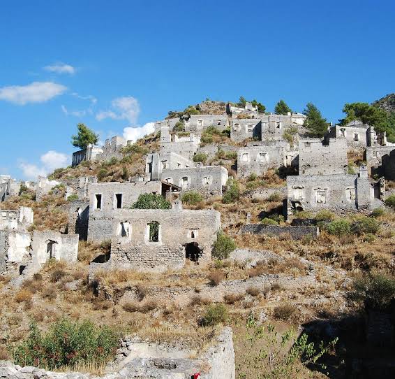 Fethiye'deki Hayalet Köye Ziyaretçi Akını (7)