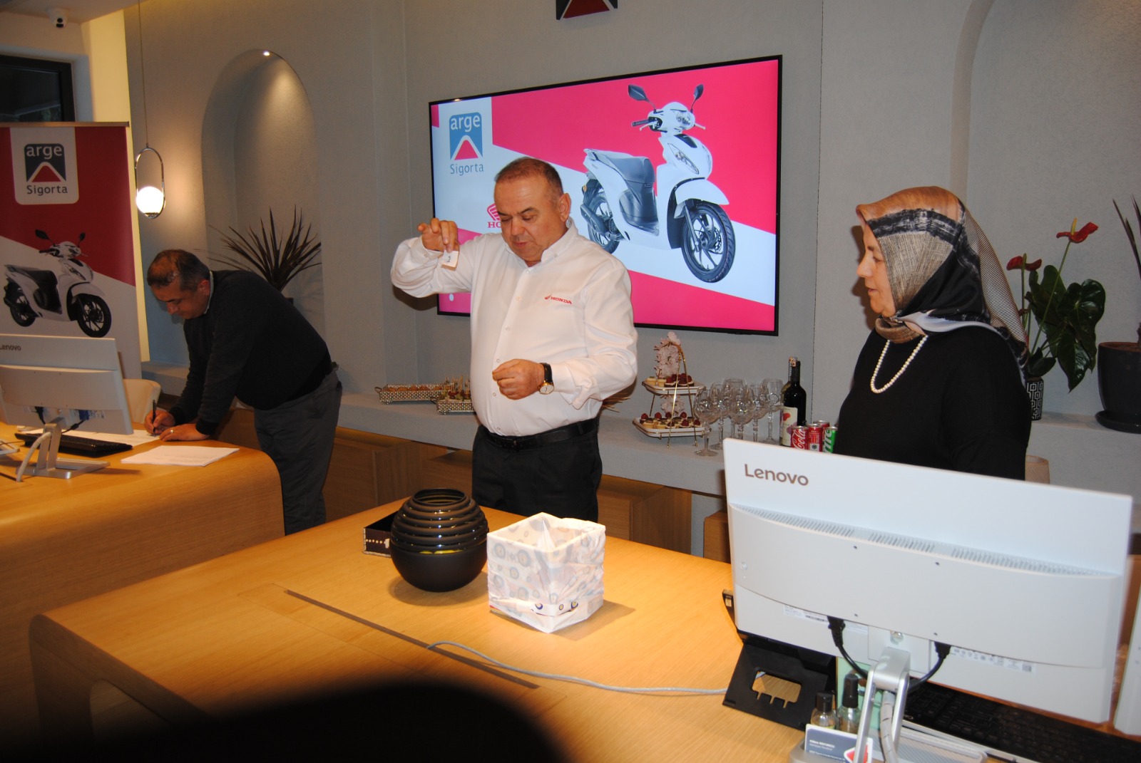 Honda Motosi̇klet Sahi̇bi̇ni̇ Buldu (6)