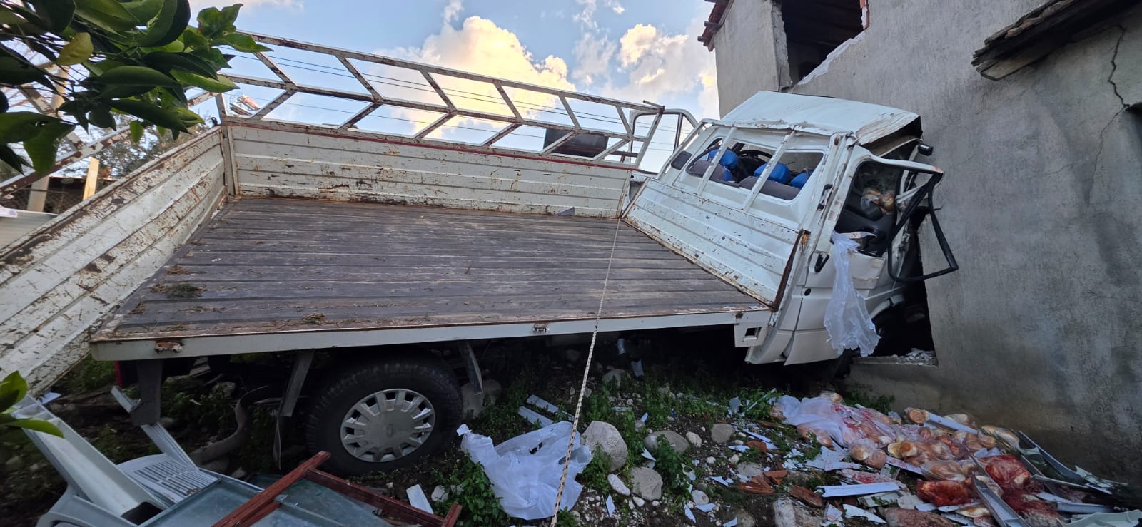 Seydikemer Kamyonet Sürücüsü Hayatını Kaybetti (2)